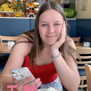 Meet your Posher, Layna